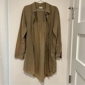 COMMUNITY BUTTON DOWN